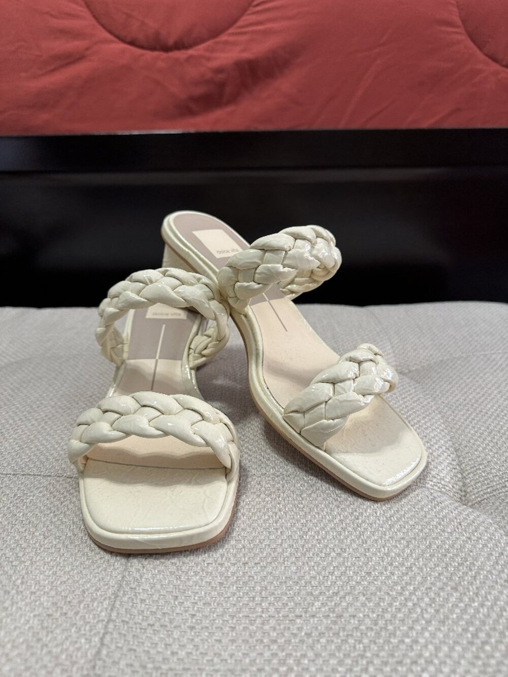 Dolce Vita Womens Ronin Sandals, Bone, Size 7